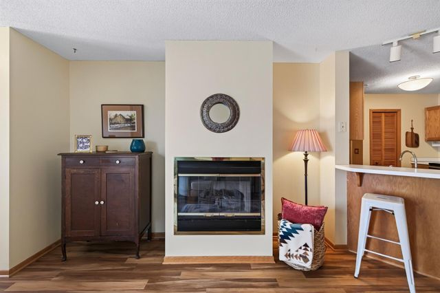 493 Marshland Trail, Chanhassen, MN 55317