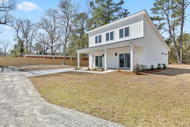 63 Tide Landing Court, Hampstead, NC 28443