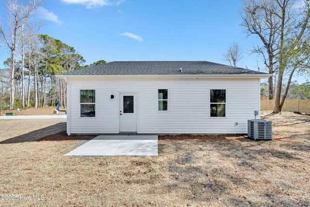 63 Tide Landing Court, Hampstead, NC 28443