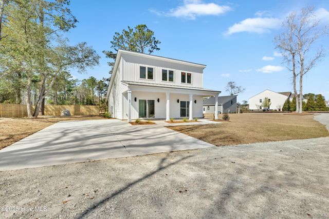63 Tide Landing Court, Hampstead, NC 28443