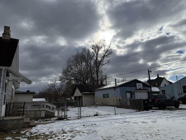 1052 8th Street, Beloit, WI 53511