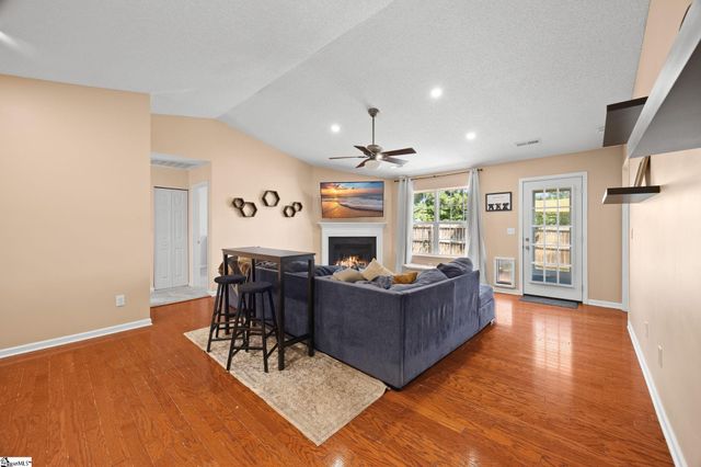 120 Crescent Creek Court Court, Greenville, SC 29605