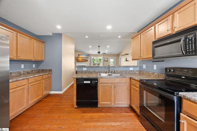 120 Crescent Creek Court Court, Greenville, SC 29605