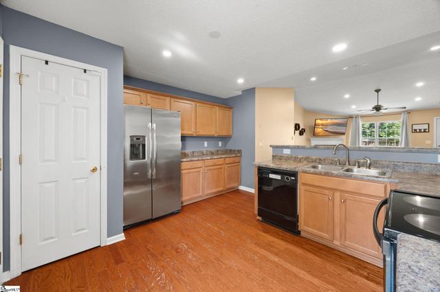 120 Crescent Creek Court Court, Greenville, SC 29605