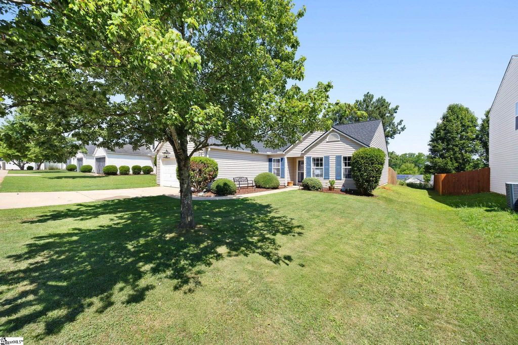120 Crescent Creek Court Court, Greenville, SC 29605