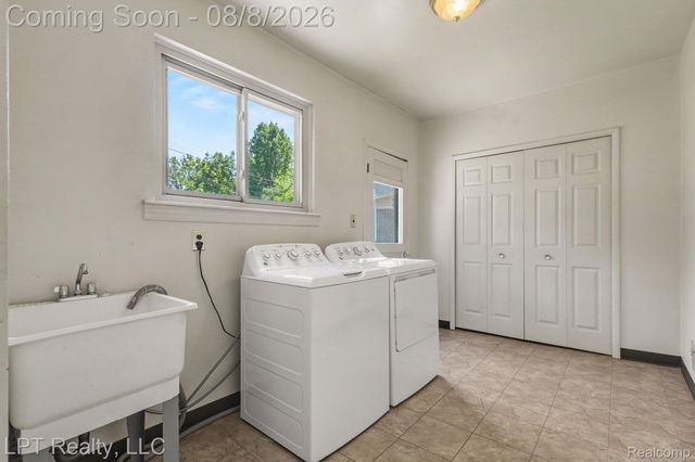 4100 Gatesford Circle Drive, Troy, MI 48085