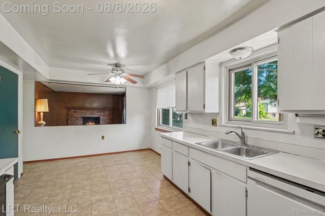 4100 Gatesford Circle Drive, Troy, MI 48085