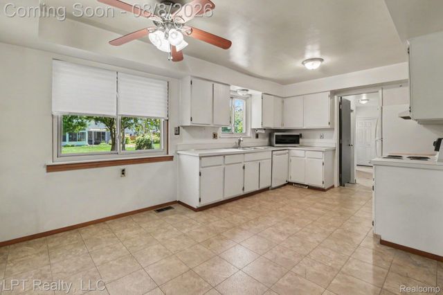 4100 Gatesford Circle Drive, Troy, MI 48085