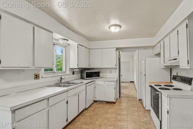 4100 Gatesford Circle Drive, Troy, MI 48085