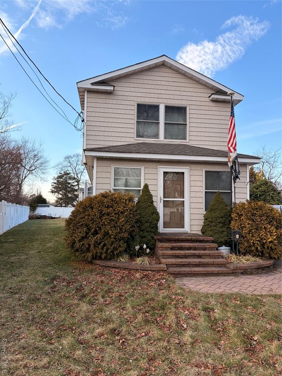 104 Hawthorne Avenue, West Babylon, NY 11704