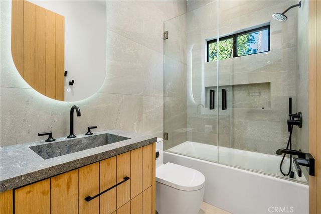 22843 Dolorosa Street, Woodland Hills, CA 91367