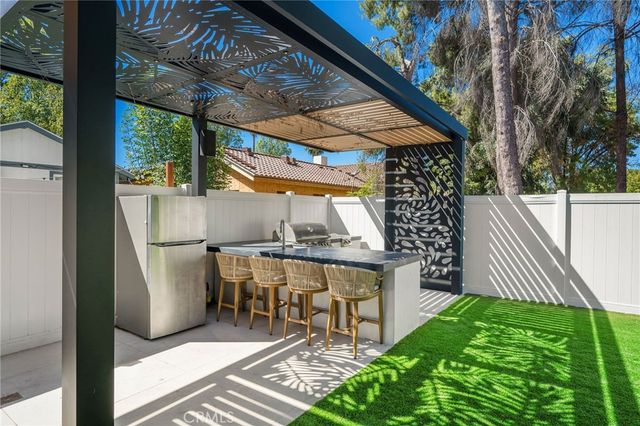 22843 Dolorosa Street, Woodland Hills, CA 91367