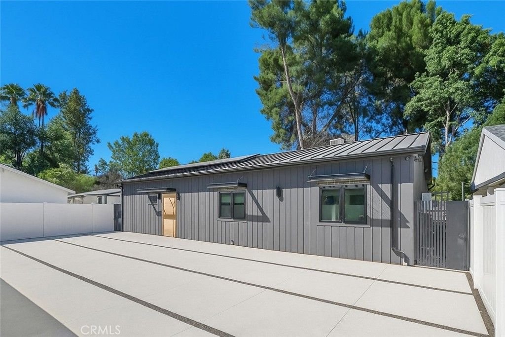 22843 Dolorosa Street, Woodland Hills, CA 91367