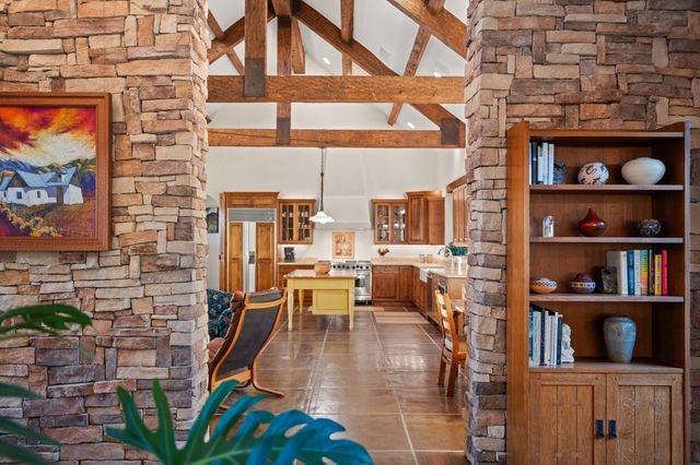 348 White Oaks NE, Albuquerque, NM 87122