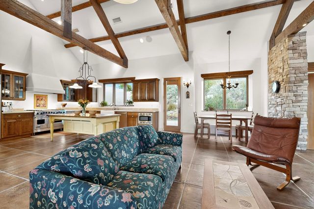 348 White Oaks NE, Albuquerque, NM 87122