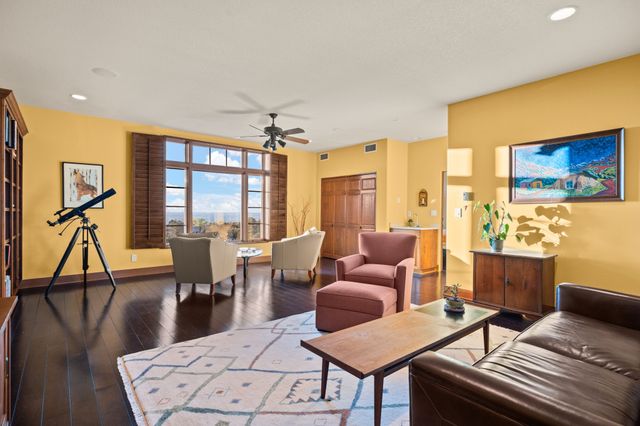 348 White Oaks NE, Albuquerque, NM 87122