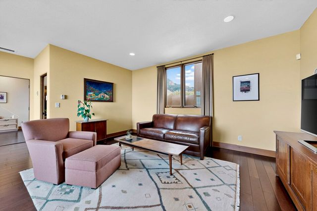 348 White Oaks NE, Albuquerque, NM 87122