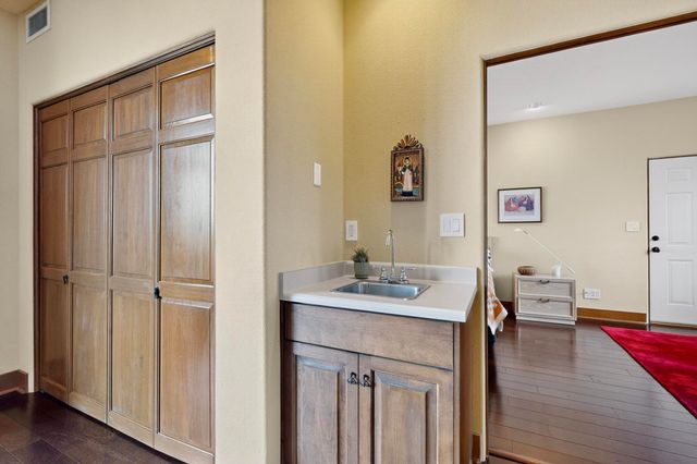 348 White Oaks NE, Albuquerque, NM 87122