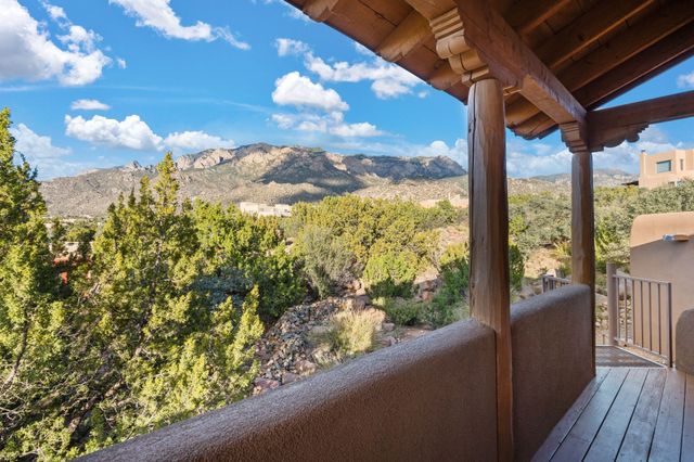 348 White Oaks NE, Albuquerque, NM 87122