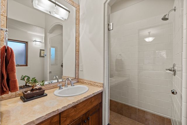 348 White Oaks NE, Albuquerque, NM 87122