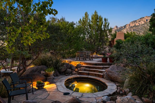 348 White Oaks NE, Albuquerque, NM 87122