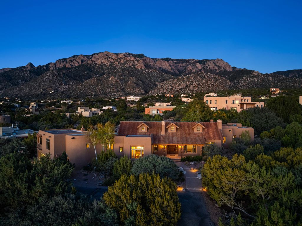 348 White Oaks NE, Albuquerque, NM 87122