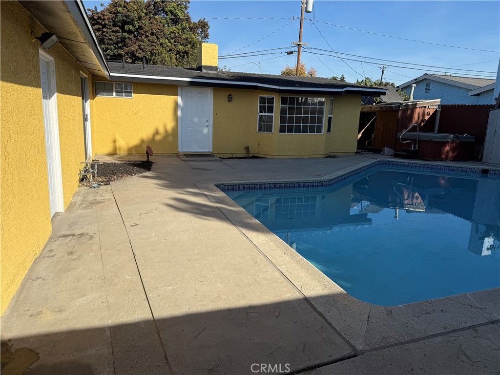 2435 W Broadway, Anaheim, CA 92804 — exterior