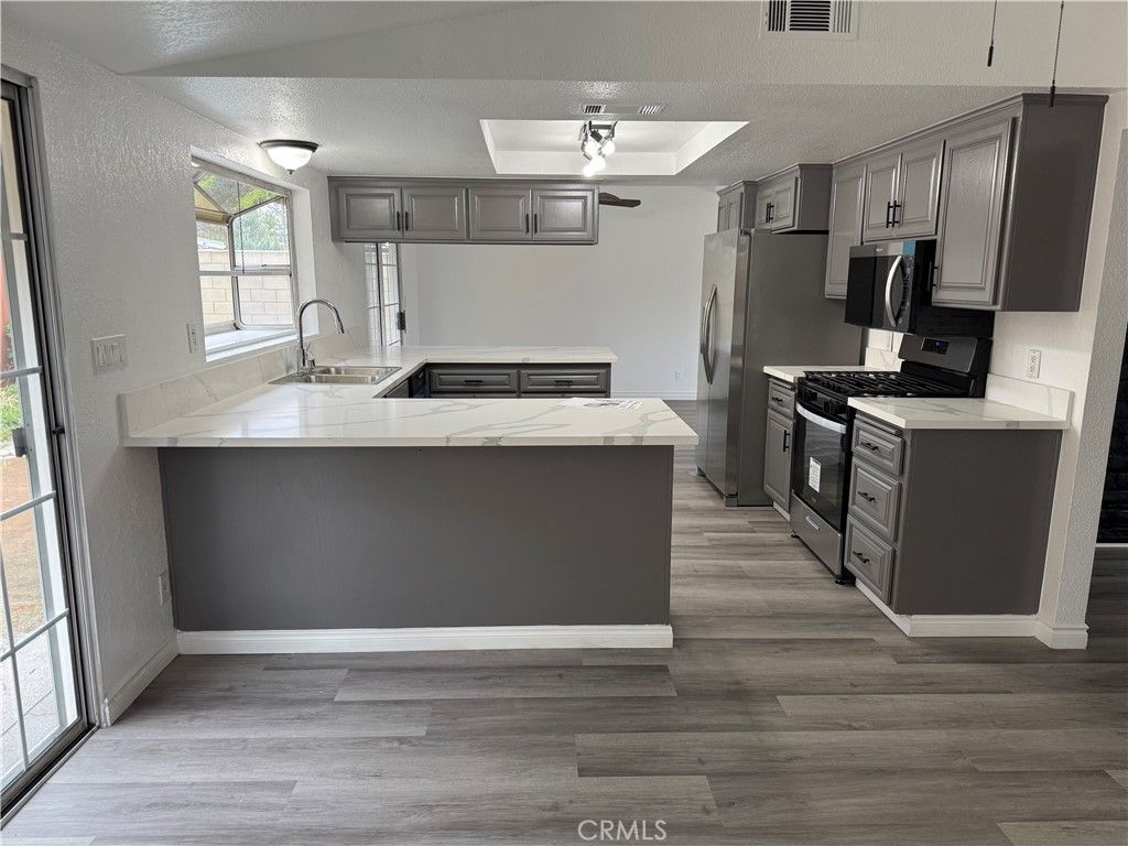 2435 W Broadway, Anaheim, CA 92804 — photo 2