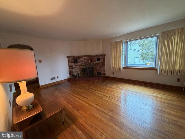 223 WOODS DRIVE, Mechanicsburg, PA 17050