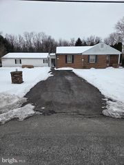 223 WOODS DRIVE, Mechanicsburg, PA 17050