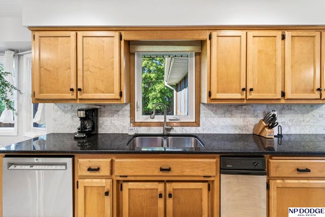 736 Leawood Drive, Omaha, NE 68154