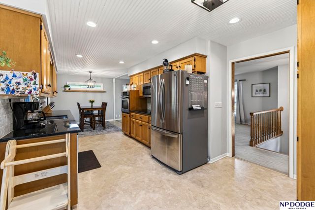 736 Leawood Drive, Omaha, NE 68154