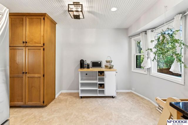 736 Leawood Drive, Omaha, NE 68154
