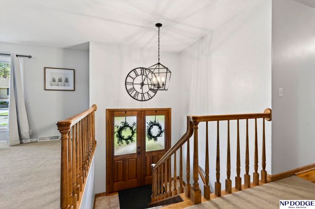 736 Leawood Drive, Omaha, NE 68154