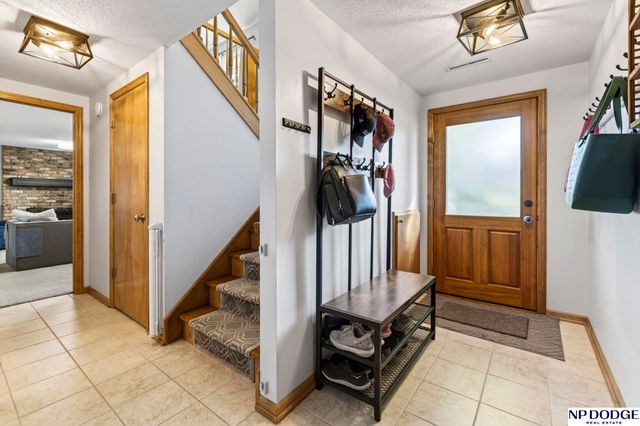 736 Leawood Drive, Omaha, NE 68154