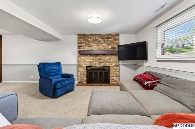 736 Leawood Drive, Omaha, NE 68154