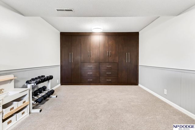 736 Leawood Drive, Omaha, NE 68154