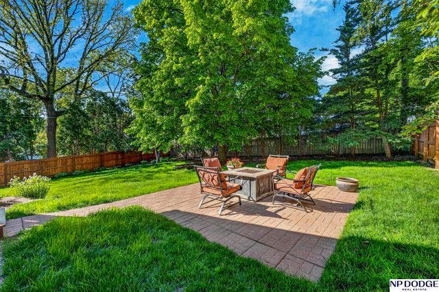 736 Leawood Drive, Omaha, NE 68154