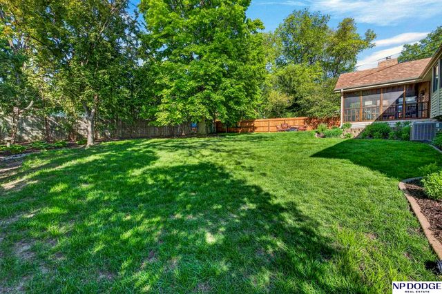 736 Leawood Drive, Omaha, NE 68154