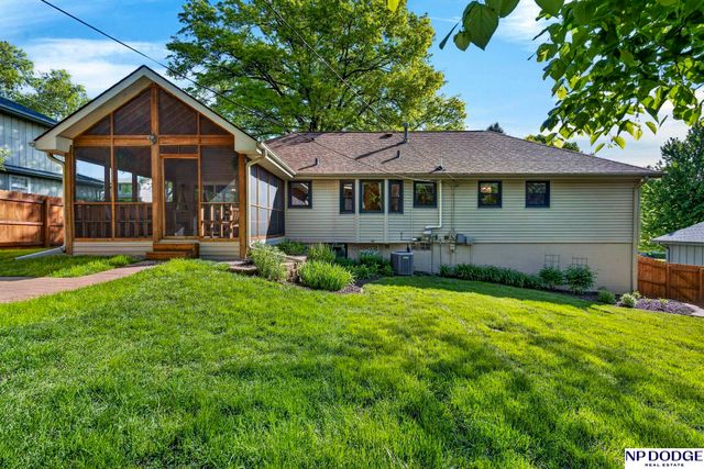 736 Leawood Drive, Omaha, NE 68154