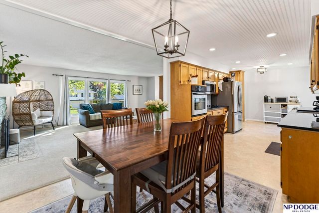 736 Leawood Drive, Omaha, NE 68154