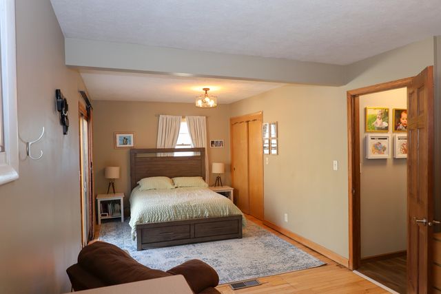 310 POWELLS Street, Crescent, IA 51526