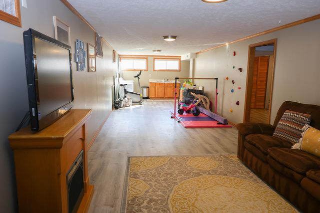 310 POWELLS Street, Crescent, IA 51526