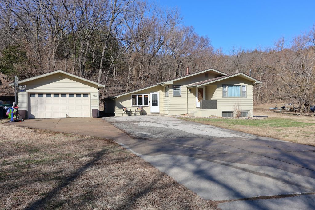 310 POWELLS Street, Crescent, IA 51526