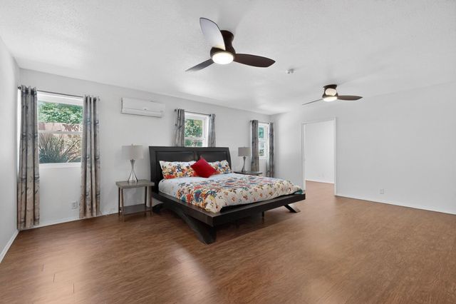4809 14th Street NW, Albuquerque, NM 87107