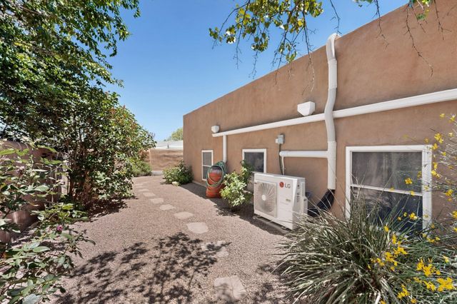 4809 14th Street NW, Albuquerque, NM 87107