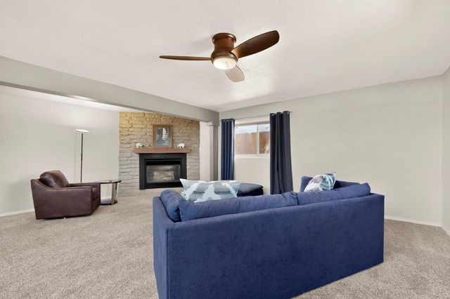 4809 14th Street NW, Albuquerque, NM 87107