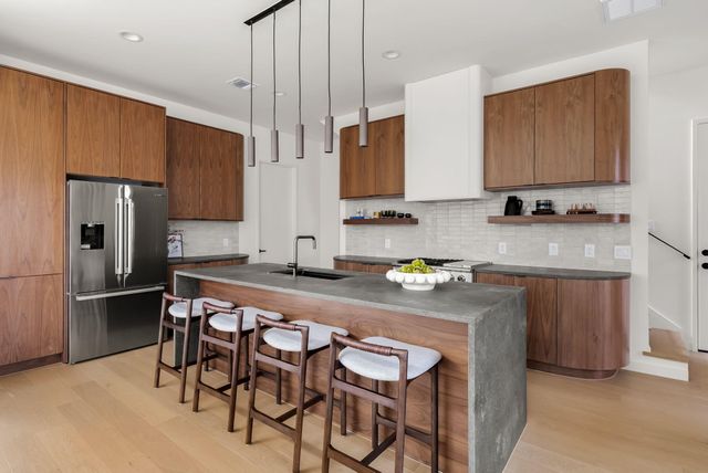 2401 E 18th ST, Austin, TX 78702