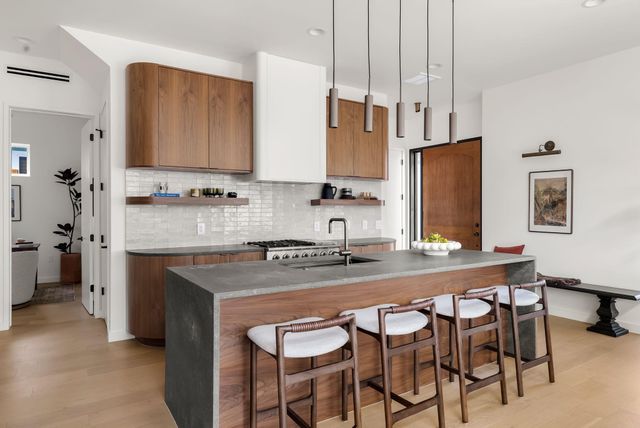 2401 E 18th ST, Austin, TX 78702