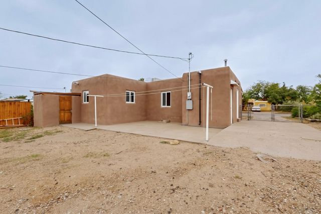 313 General Bradley Street NE, Albuquerque, NM 87123